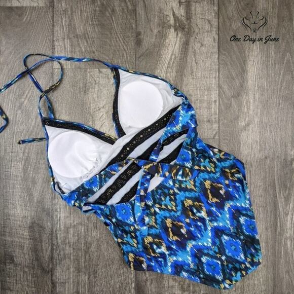 Urchics Halter Plunge One Piece Swimsuit Size M - Picture 4 of 4